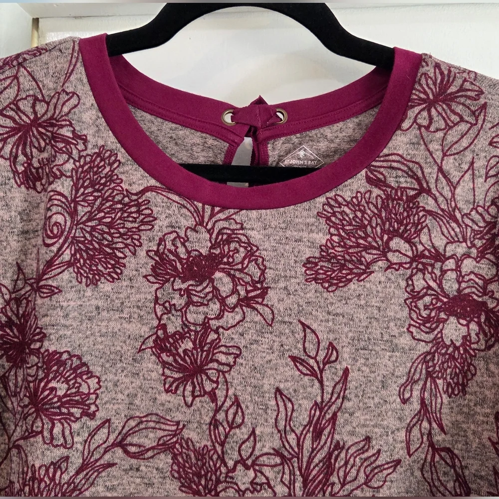 Women's St. John's Bay Pullover Sweater in Gray and Burgundy, Size M - Picture 4 of 14